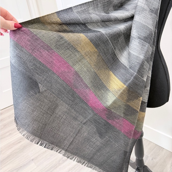 Shaw Brothers Scarf Wrap - Picture 2 of 3